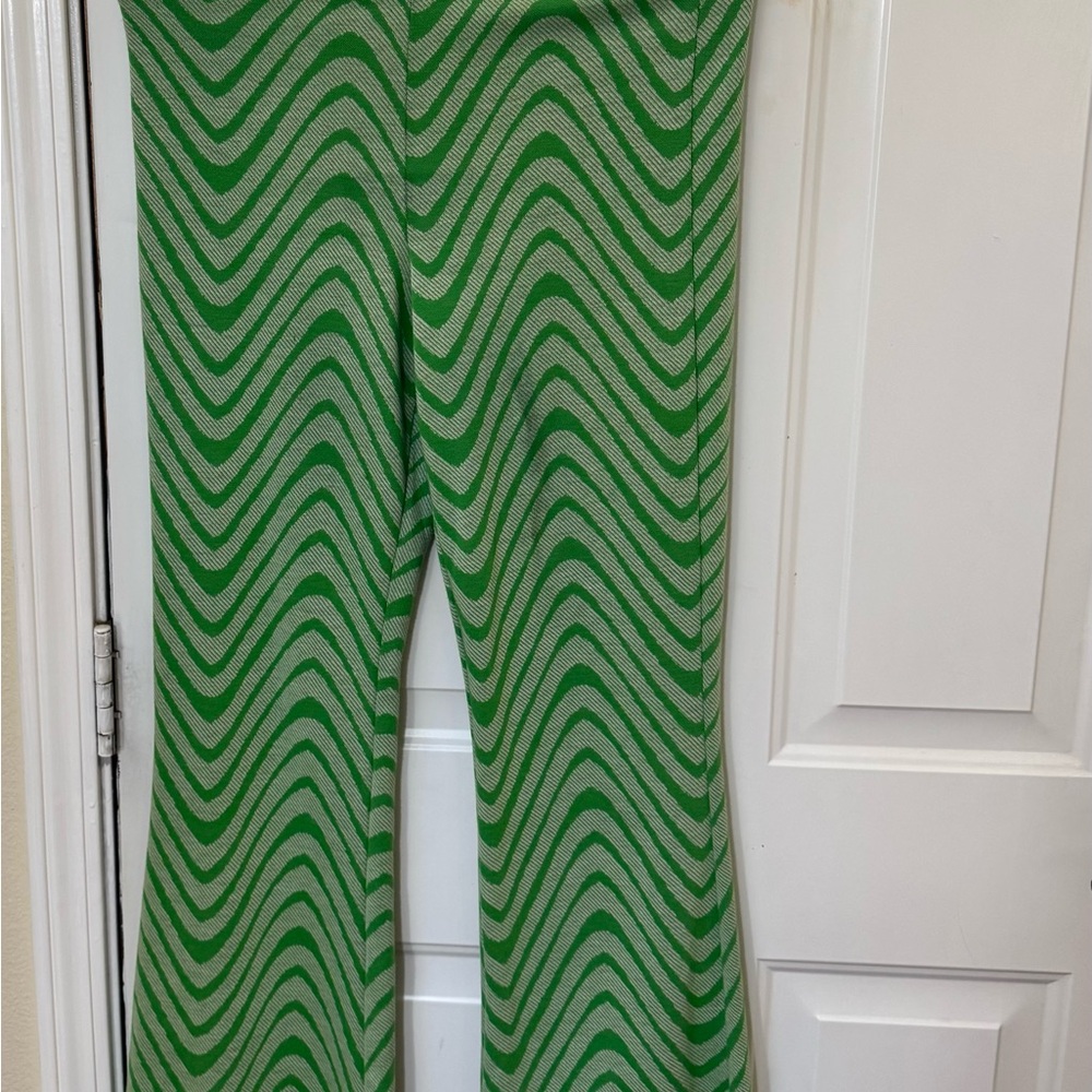 Urban Outfitters Green and White Patterned Flare Pants - Picture 4 of 6